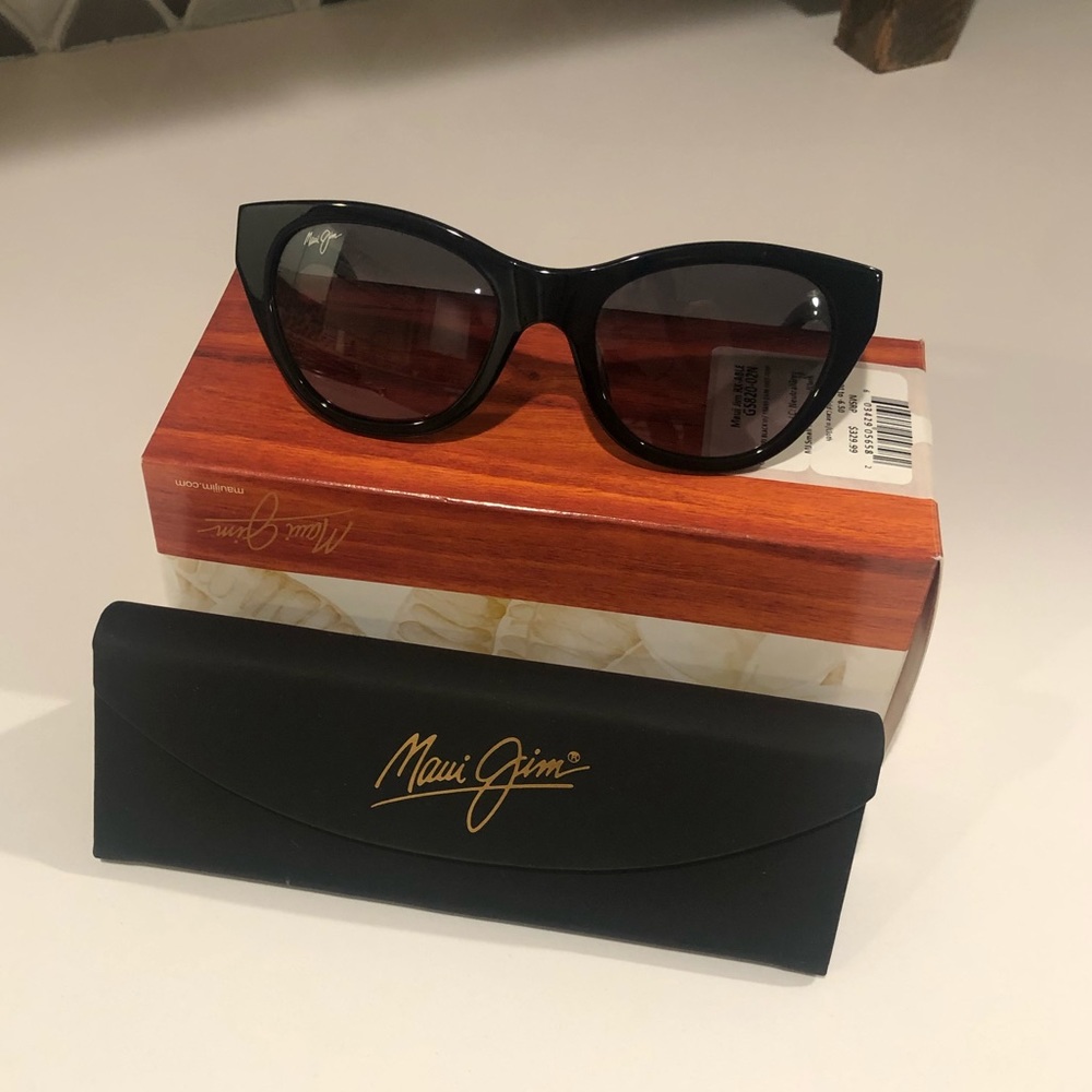 Maui Jim CAPRI
Polarized Cat Eye Sunglasses